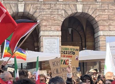 Macerata, 300 docenti scrivono al Governo: “Fermate i crimini a Gaza e sospendete i rapporti con Israele” Macerata, 300 docenti scrivono al Governo: “Fermate i crimini a Gaza e sospendete i rapporti con Israele”