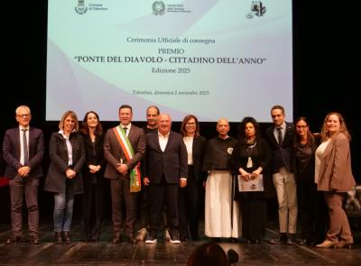Tolentino celebra il suo cittadino dell’anno: Renzo Foglia premiato al Teatro Vaccaj