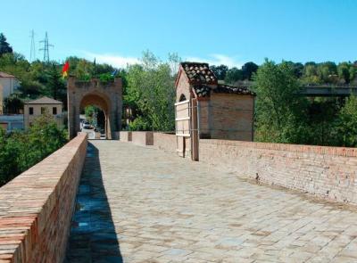 Tolentino, lavori in via Corona: cambia la viabilità. Ponte del Diavolo a senso unico