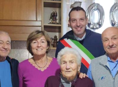 Treia, Annunziata festeggia 100 anni con la passione per l'orto intatta: "Il mio segreto? Ve lo svelo"