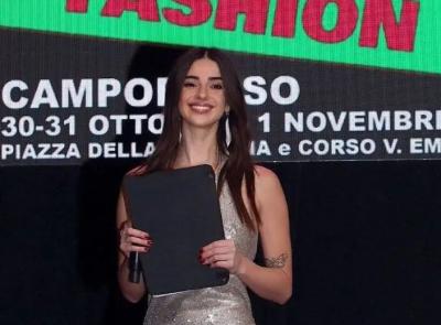 Da Macerata al palco: la giovane modella Alissa Polizzi debutta come presentatrice