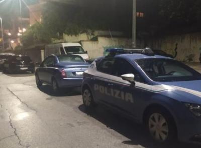 Macerata, violenta lite all'esterno di un bar tra due giovani: 19enne colpito con una chiave inglese