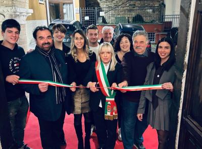 San Severino, la famiglia Marini apre il negozio Febal Casa in centro. Il sindaco: "Segnale positivo per la città"