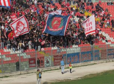 Ancona, la Curva Nord contro Polci: "Serve chiarezza sulla società. Fiducia a Maurizi e alla squadra"