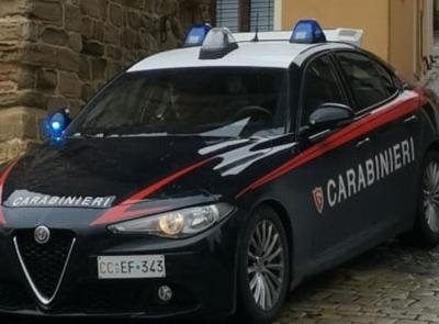 Tolentino, ignora l'alt dei carabinieri e tenta la fuga: 34enne fermato con la cocaina