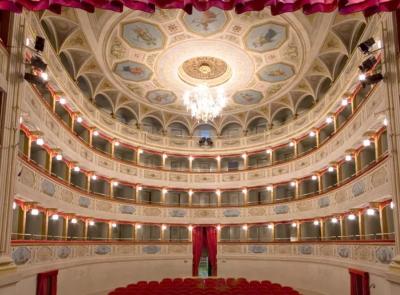 I teatri condominiali marchigiani conquistano la Spagna: La Vanguardia celebra il Feronia