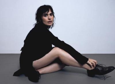 Monte San Martino, la voce intensa e poetica di Erica Mou protagonista di "Riverberi": concerto al Teatro Comunale