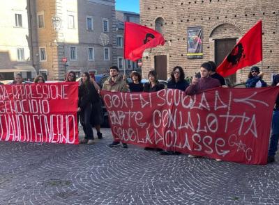 Macerata, studenti in piazza per il “No Meloni Day”: “Ci battiamo per il nostro diritto a un'istruzione democratica"