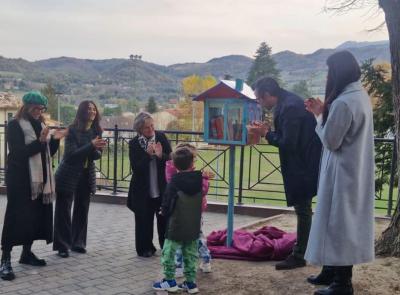 Sarnano, inaugurata la nuova casetta del Bookcrossing: un piccolo spazio per cultura e benessere