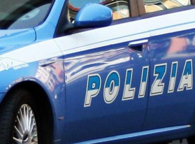 Occupa abusivamente un edificio dismesso: scoperto dalla Polizia, aggredisce gli agenti e viene denunciato