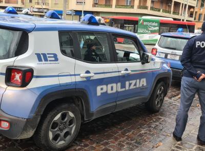 Trovato con carta d'identità senza microchip: foglio di via per un 40enne con precedenti penali