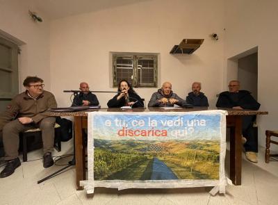 Scontro totale sul Piano Discariche ATA 3, Comitato contesta studio Univpm: "Tratte camion irrealistiche e criteri discrezionali"