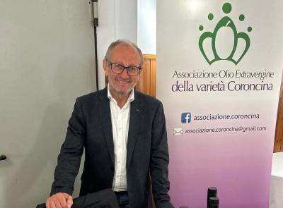 Olio Coroncina, qualità salva: resiste all'annata nera, ma imbottigliamenti ridotti