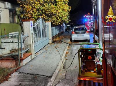 Corridonia, appartamento in fiamme nella notte: i vigili del fuoco lo dichiarano inagibile