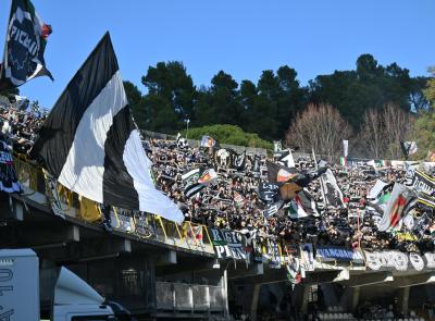 Indossa la tuta dell'Ascoli: aggredito un calciatore dell'under 15 e il fratello 12enne