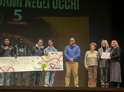 Macerata, “Non possiamo permetterci di tacere”: il progetto 'Guardami negli occhi' accende il Lauro Rossi