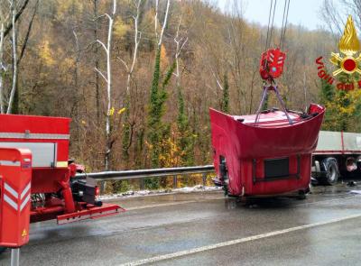 Tir fuori controllo sulla Salaria: strada bloccata e traffico in tilt
