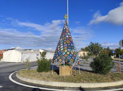 Montecassiano si accende: torna il Natale del Sambuco con mercatini, spettacoli e trenino