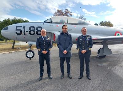 Potenza Picena, atterra uno "Shooting Star": in base il jet storico dell'Aeronautica Militare