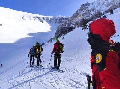 Neve e ghiaccio sui Sibillini, il Soccorso Alpino avverte: "Massima prudenza in montagna"