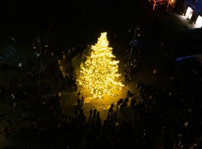 Matelica accende il suo Natale con luci, canti e musica per una domenica davvero magica