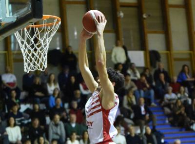 Basket, Halley da urlo: travolta Senigallia, è dominio Vigor: 88-58