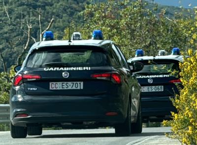 Trovata ubriaca al volante dopo un incidente a Pollenza: 38enne denunciata e patente ritirata