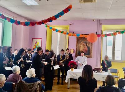 San Severino, la banda “Francesco Adriani” porta la festa di Santa Cecilia agli anziani della Lazzarelli