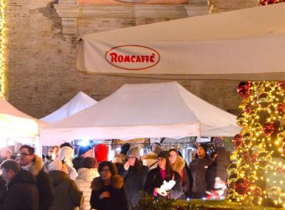 Macerata festeggia i 30 anni del Mercato di Natale "Il Barattolo": tra tradizione e shopping sostenibile