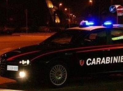 Scene da Far West a Tolentino: ladri intercettati fuggono contromano, poi l'impatto e la caccia all'uomo