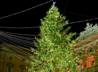 Recanati accende il Natale tra luci, alberi e messaggi di inclusione