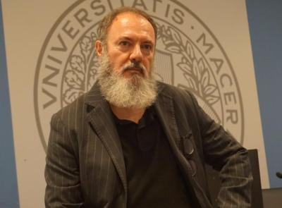 Carlo Lucarelli a Mogliano: un viaggio "Nei luoghi più oscuri" tra noir, memoria e inquietudini del presente