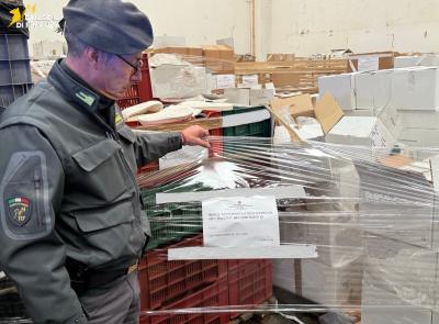 Civitanova, oltre 51mila calzature e fondi di suole contraffatti: due imprenditori denunciati