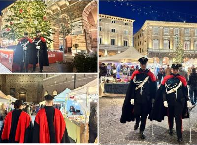 Macerata, Carabinieri in uniforme di rappresentanza presidiano i Mercatini di Natale