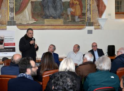 Loro Piceno, successo per la presentazione del libro "Oltre le trincee"