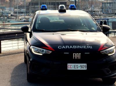 Civitanova, tenta di sottrarsi a un controllo: 41enne trovato con 16 involucri di eroina. Arrestato
