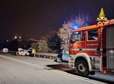 Maxi scontro sulla Statale Adriatica tra due auto e un furgone: soccorsi sul posto