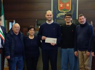 Umberto Stefani vince il concorso di Castignano con “Esistenza Mutilata”: una panchina contro la violenza sulle donne