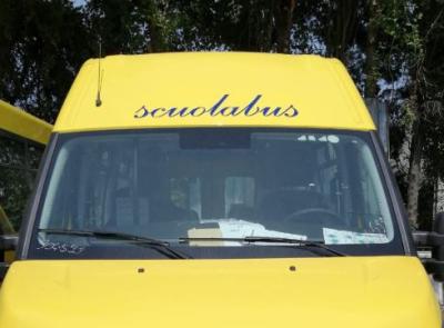 Gagliole, scontro tra uno scuolabus e un'auto: madre e figlio finiscono in ospedale