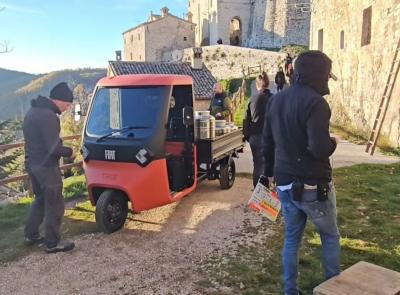 'L’apittu rusciu e niro' cantato dai Vincisgrassi è realtà': nasce Fiat tris, lo spot girato a Elcito (FOTO)