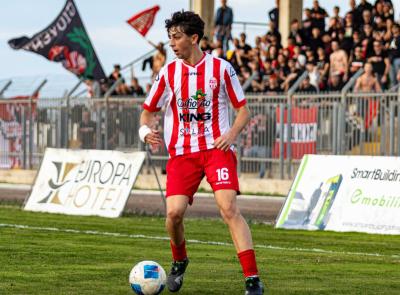 Maceratese, risoluzione con Sciarra: il difensore verso la Civitanovese. Sirene dall'Eccellenza per Neglia