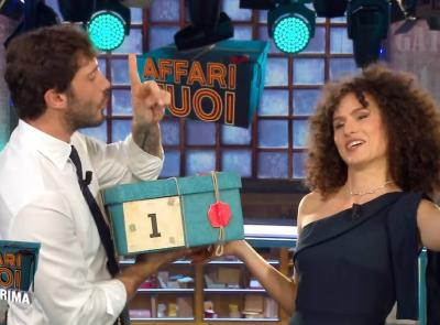 Sarnano, Irene si fa tentare dal "Dottore" e vince 80mila euro ad "Affari Tuoi": nel suo pacco iniziale c'erano i 300mila