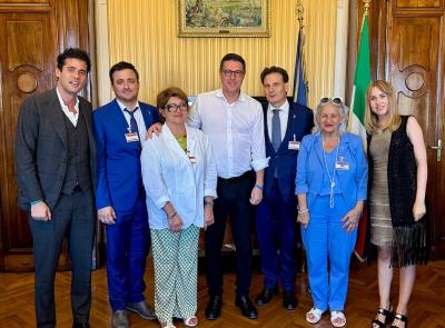 La Lega Macerata lancia la raccolta firme "Io sto col poliziotto": banchetti in centro dopo i fatti di Torino