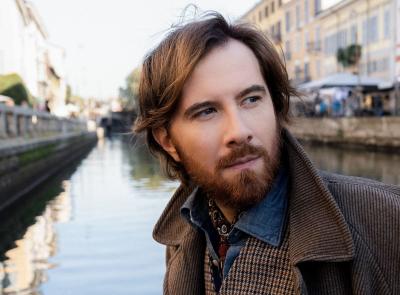 Civitanova in Love, è "Sole-mania" all'Annibal Caro: teatro esaurito con 4 giorni d'anticipo