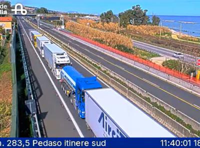 Schianto in galleria tra due camion sull’A14: tratto chiuso tra Fermo e Grottammare, lunghe code verso sud