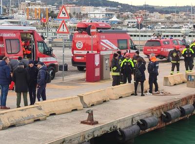 Picchia la madre e fugge: continuano le ricerche del 20enne al porto di Civitanova