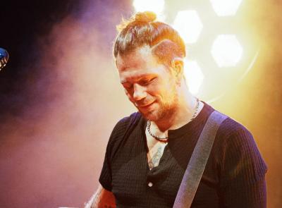 Dal palco di Sanremo a quello dell'Arena Gigli: Enrico Nigiotti in concerto a Porto Recanati