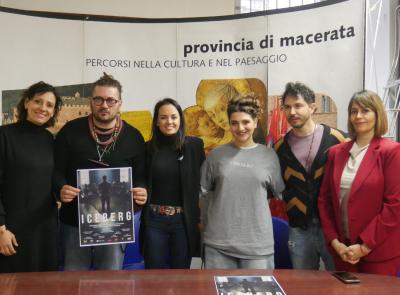 “C’è una parte della violenza che non si vede”: ICEBERG debutta al Teatro Apollo di Mogliano