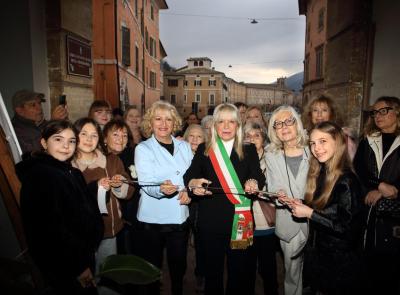 San Severino, "Mostra delle pittrici": l'arte celebra le donne tra talento e solidarietà per l'Hospice