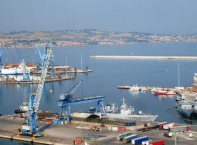 Concluso lo sbarco della Ocean Viking ad Ancona: migranti accolti e identificati